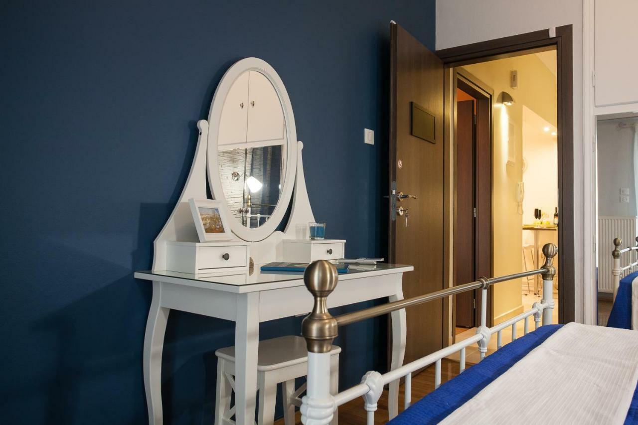 Pretty Rooms In Gold And Blue Apartment In Safe Central Area Athens Exterior photo