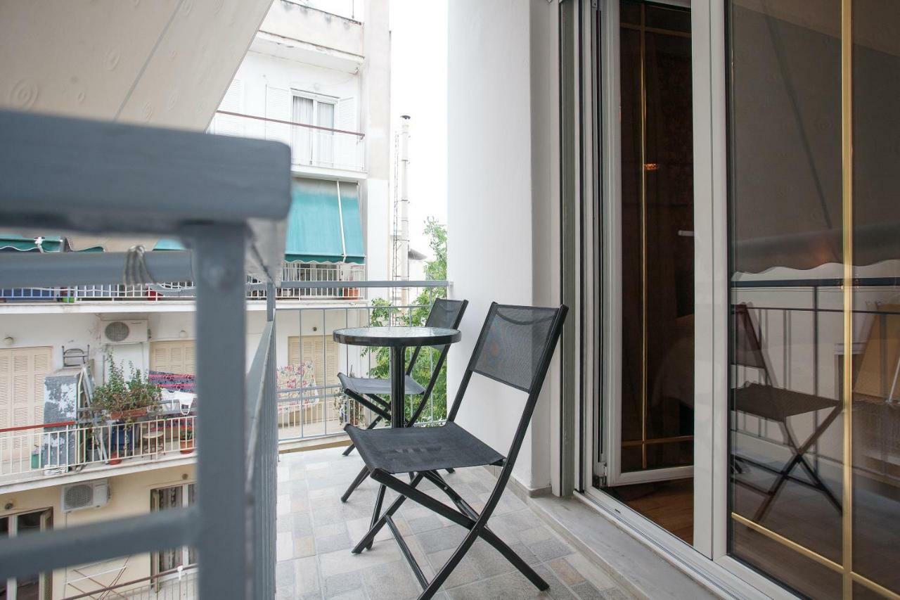 Pretty Rooms In Gold And Blue Apartment In Safe Central Area Athens Exterior photo