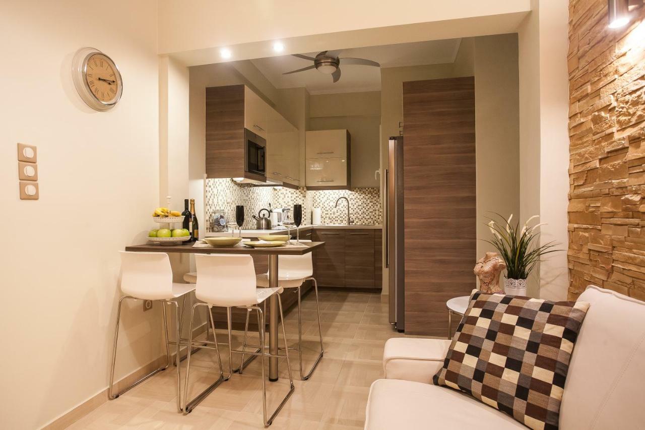 Pretty Rooms In Gold And Blue Apartment In Safe Central Area Athens Exterior photo