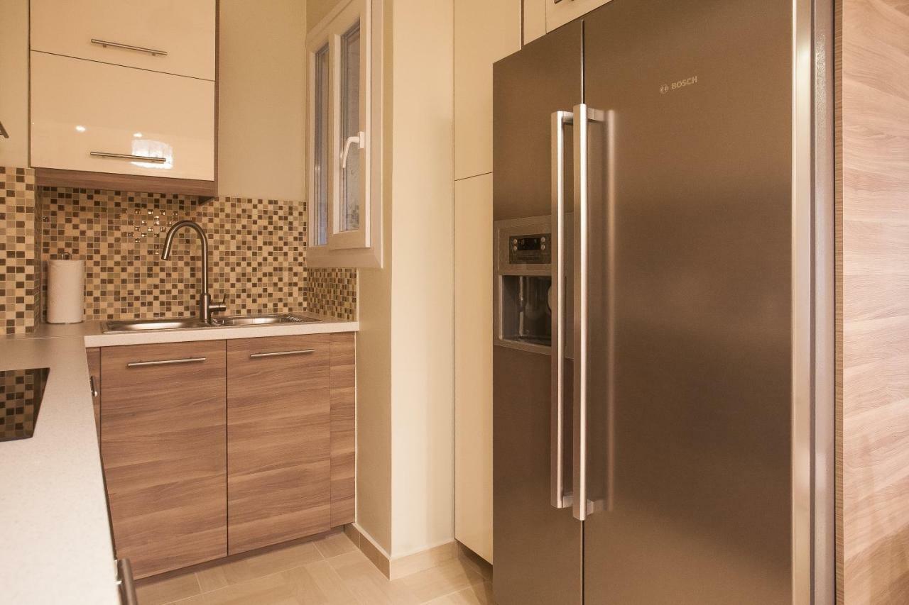 Pretty Rooms In Gold And Blue Apartment In Safe Central Area Athens Exterior photo