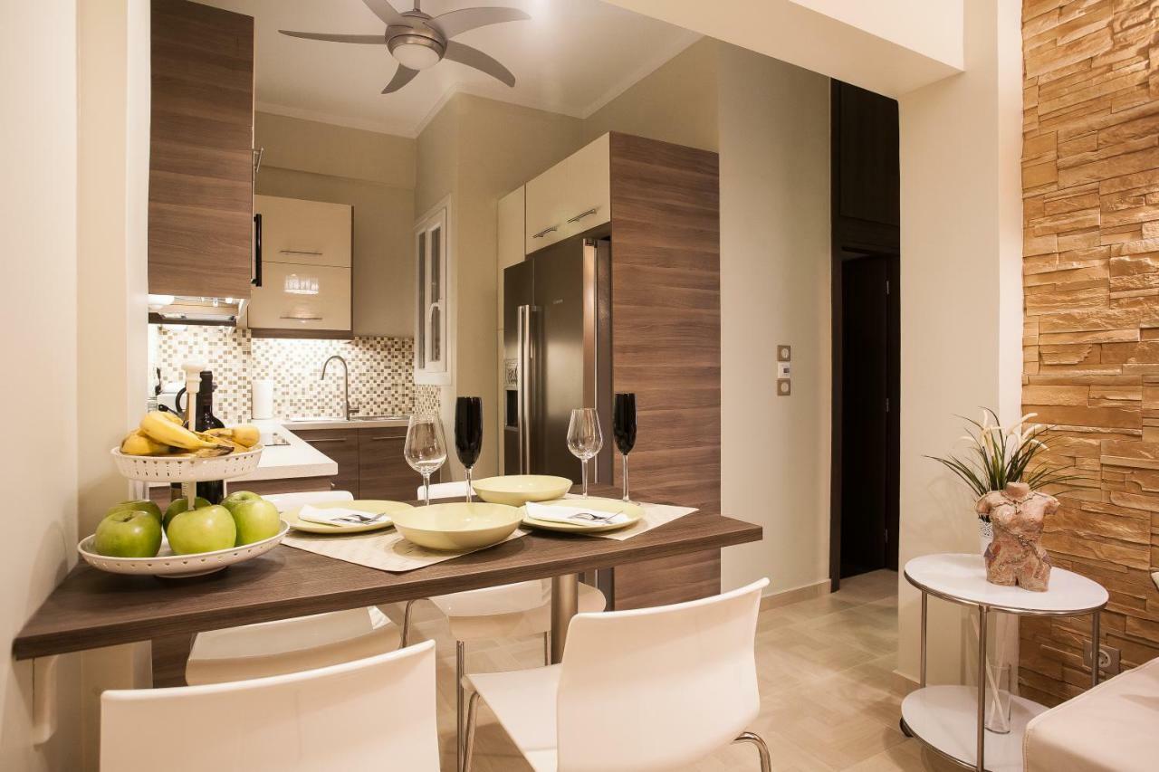 Pretty Rooms In Gold And Blue Apartment In Safe Central Area Athens Exterior photo